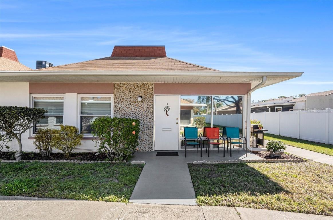 4319 Tahitian Gardens Cir. #E, Holiday, FL 34691