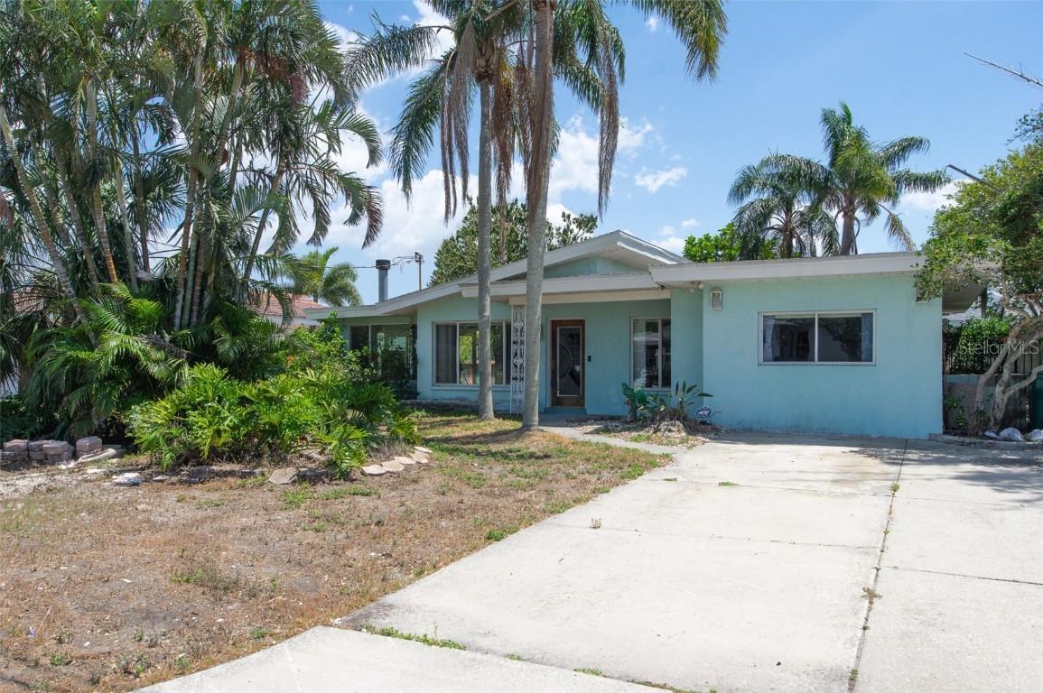 300 Westwinds Dr., Palm Harbor, FL 34683