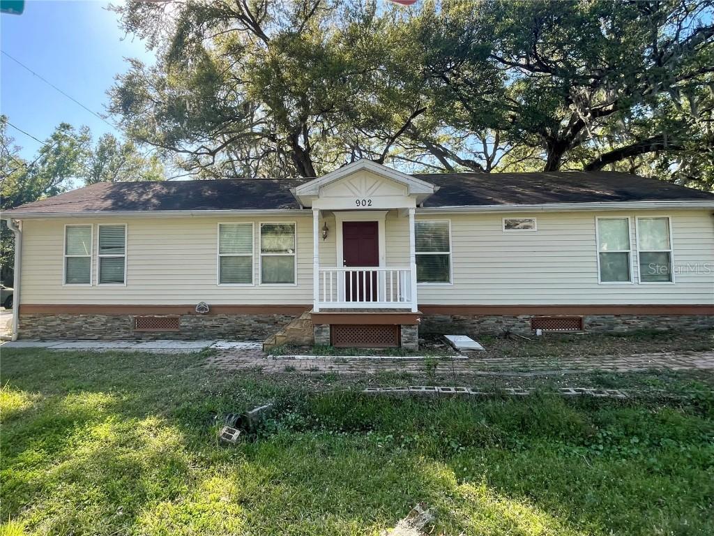 902 Estelle Ave., Brandon, FL 33511