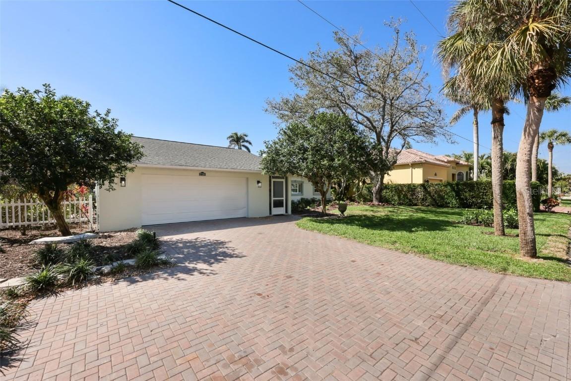 27150 Del Lane Ln., Bonita Springs, FL 34135