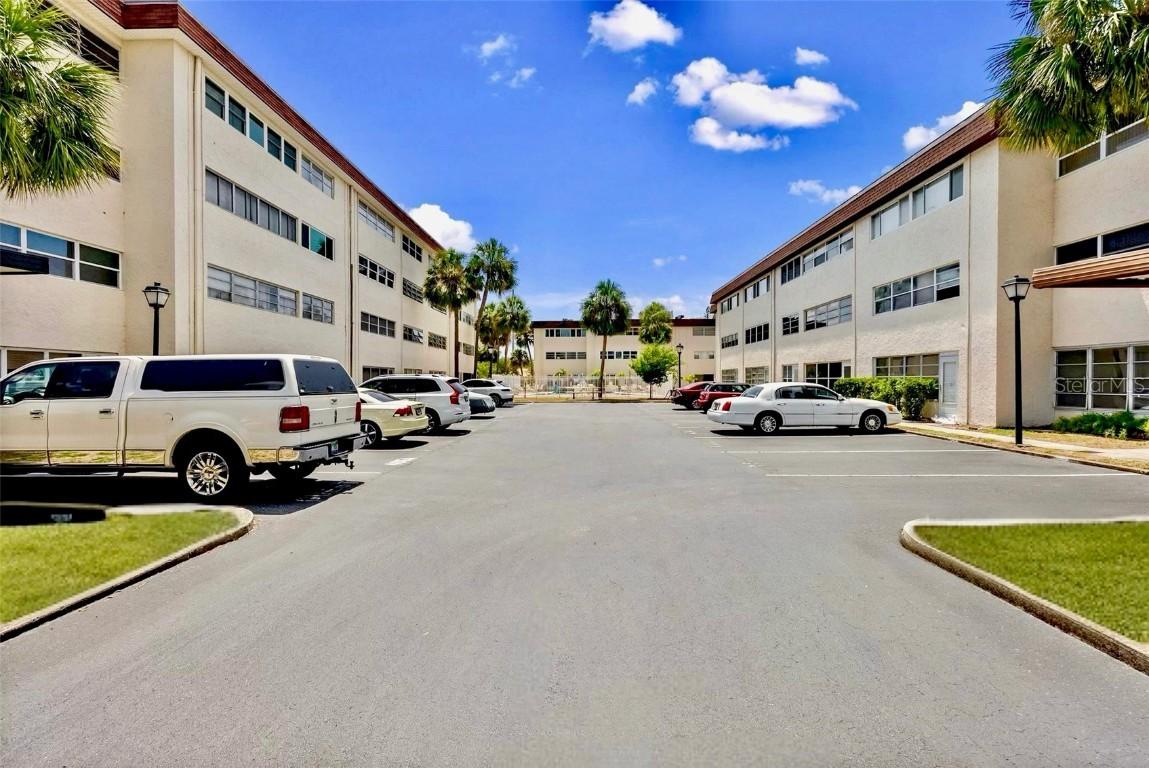 209 NE Lincoln Cir. #105, St Petersburg, FL 33702