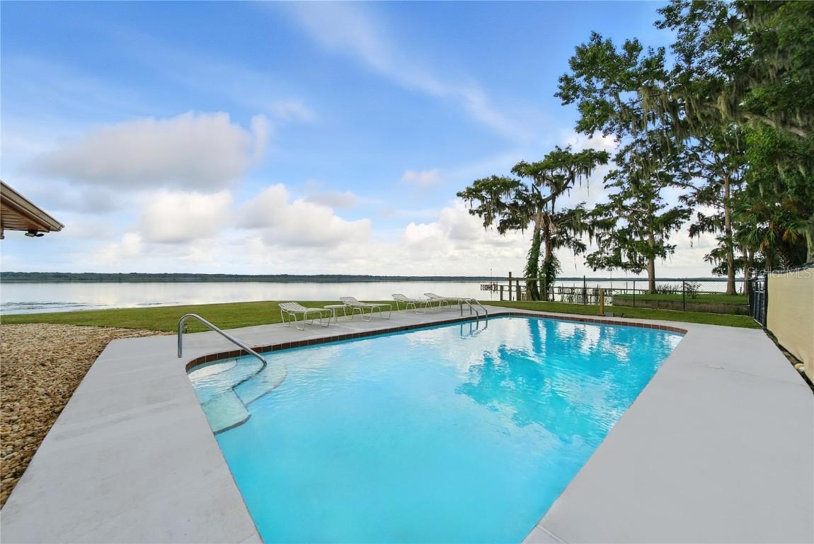 830 County Rd 457, Lake Panasoffkee, FL 33538