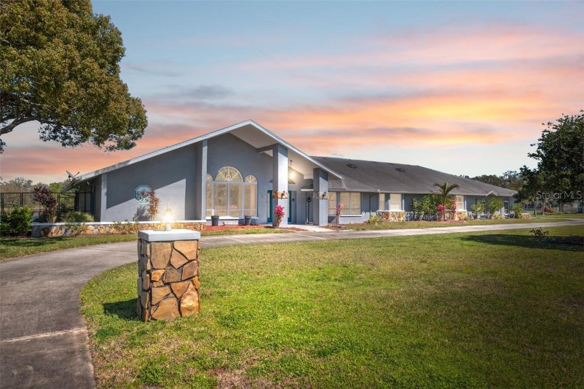 8607 Cranes Roost Dr., New Port Richey, FL 34654