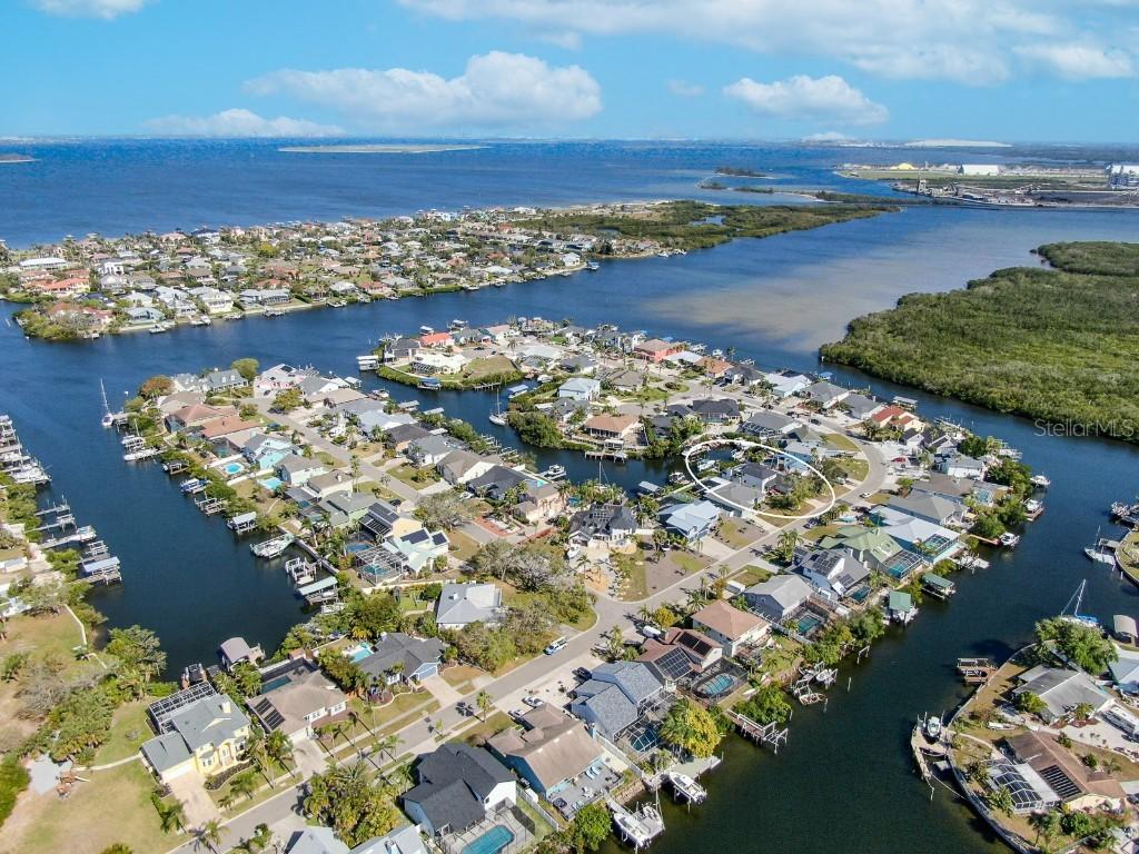 6606 Dolphin Cove Dr., Apollo Beach, FL 33572