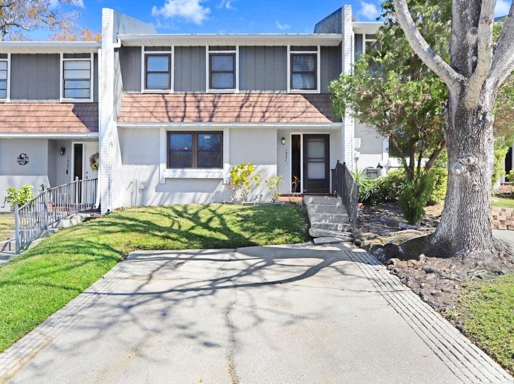 1331 Abbey Crescent Ln., Clearwater, FL 33759