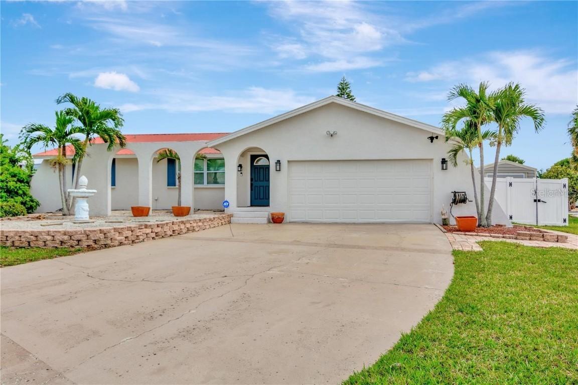 922 Sago Palm Way, Apollo Beach, FL 33572