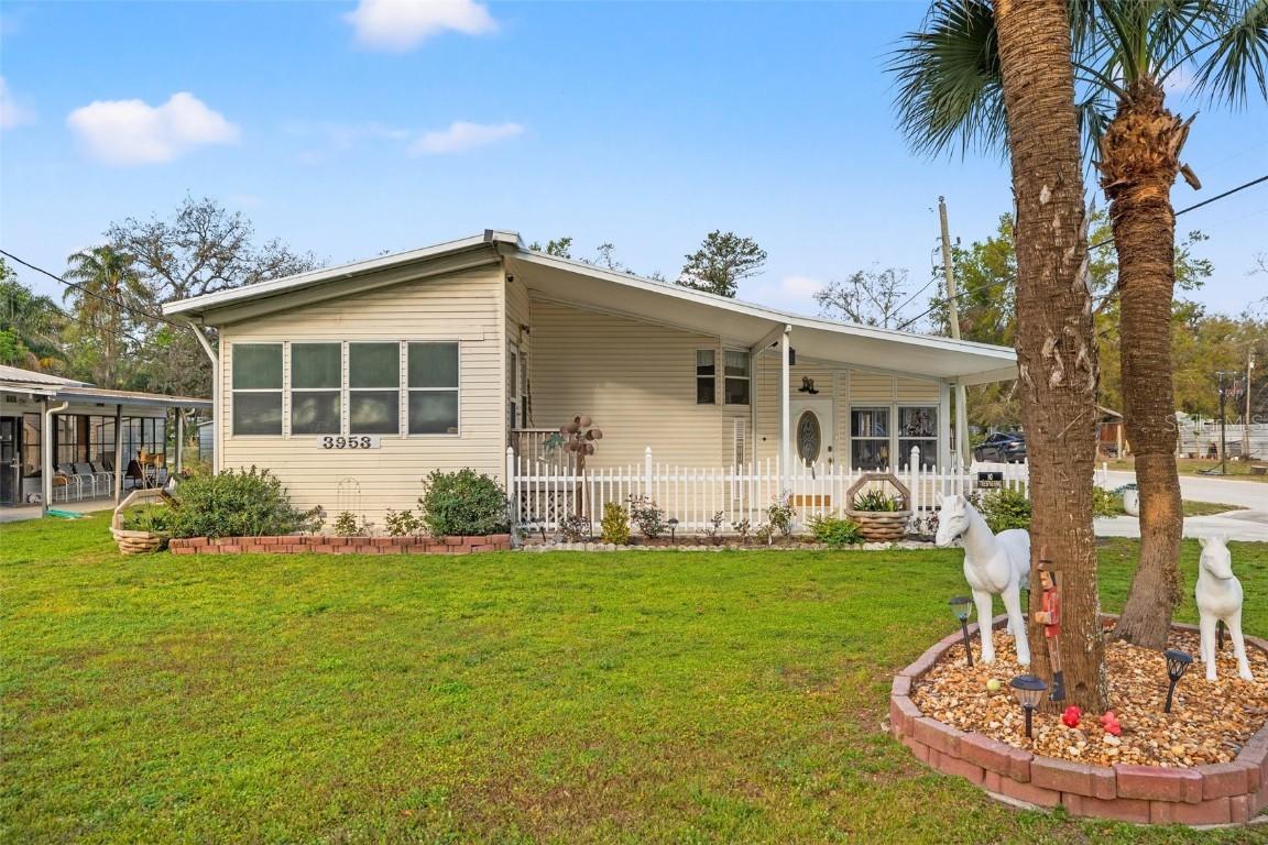 3953 Autumn Palm Dr., Zephyrhills, FL 33541