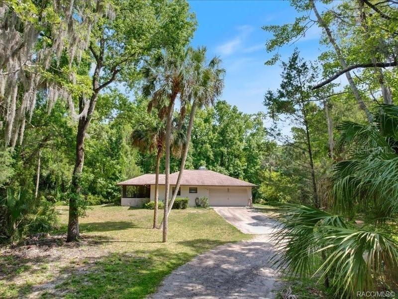778 N Michael Brunn Point, Crystal River, FL 34429
