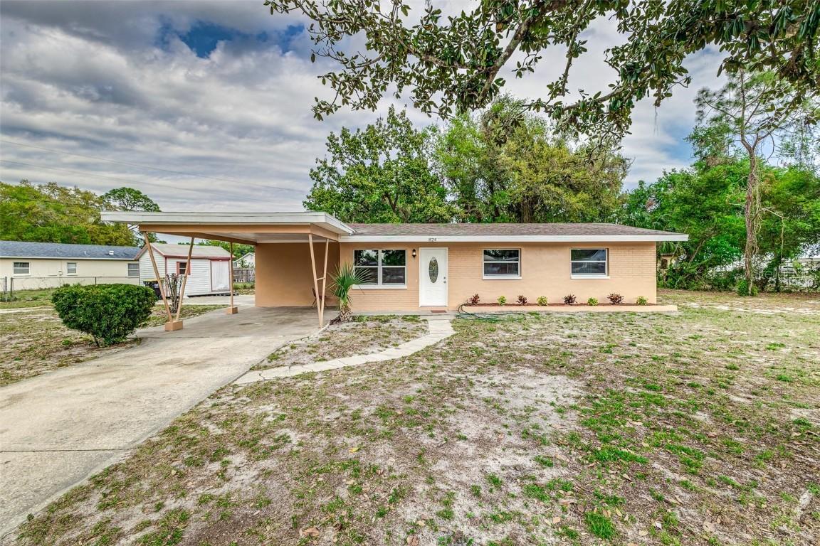 824 Interlake Dr., Lakeland, FL 33801