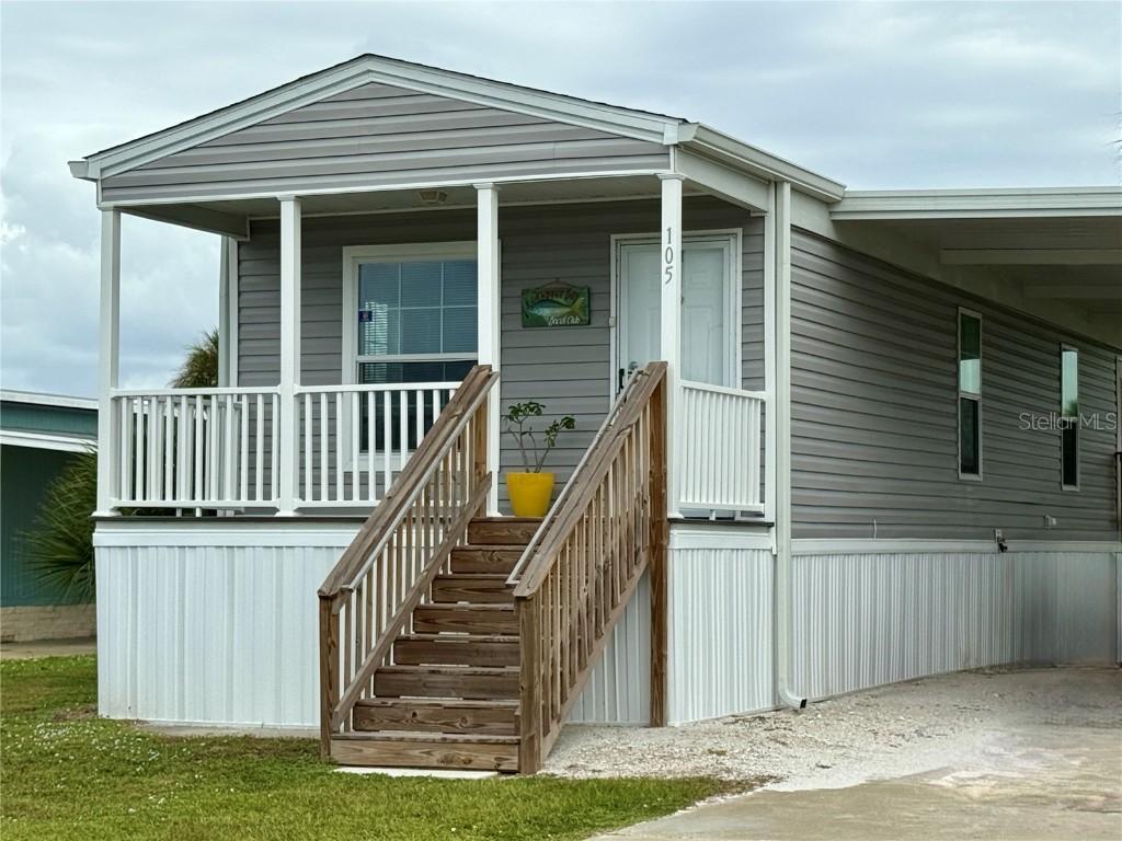 105 W Saint Johns Way, Apollo Beach, FL 33572