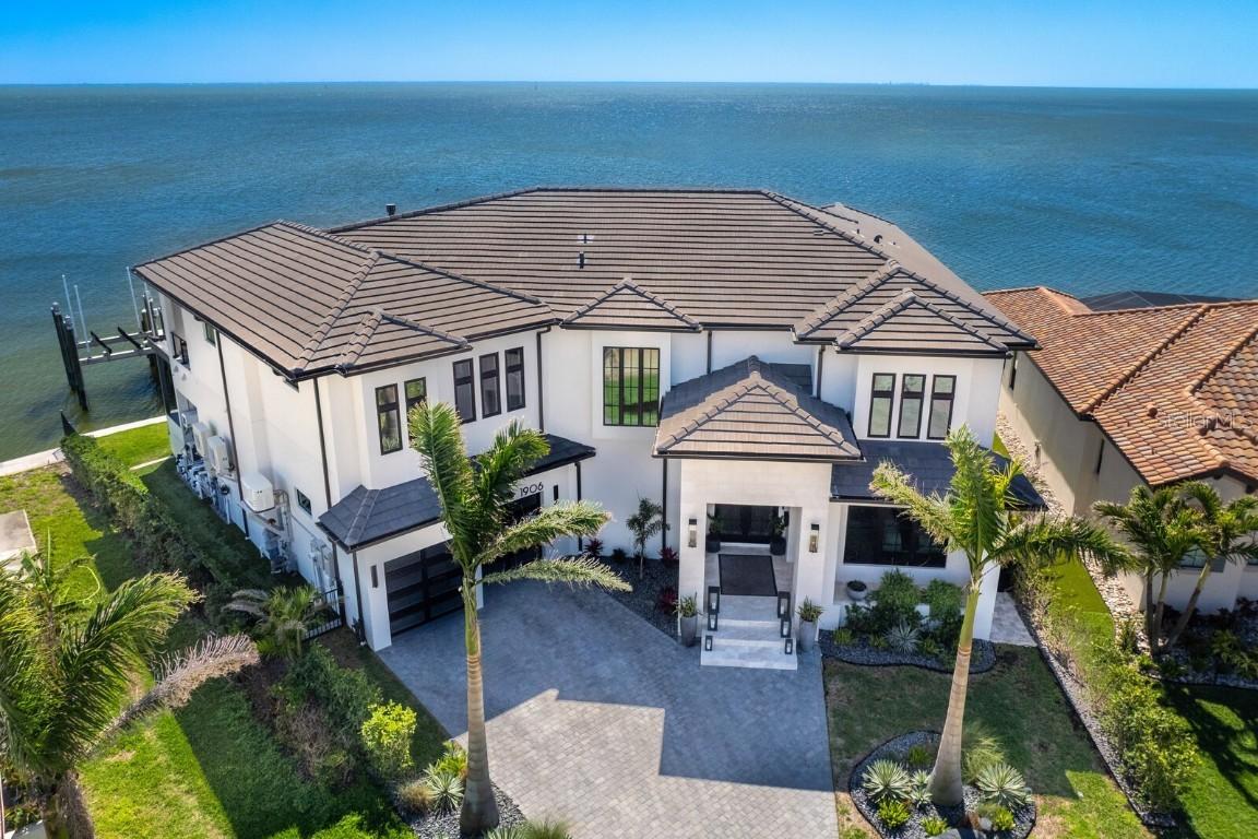 1906 Carolina Ave., St Petersburg, FL 33703