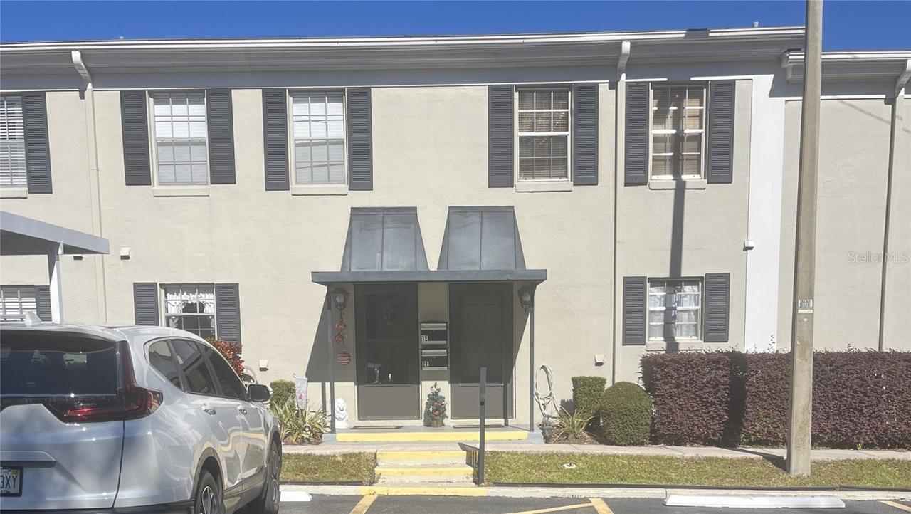 689 Lake Howard Dr. #1E, Winter Haven, FL 33880