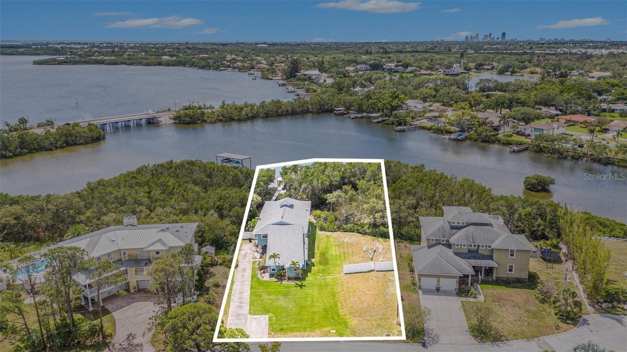 734 Weedon Dr., St Petersburg, FL 33702