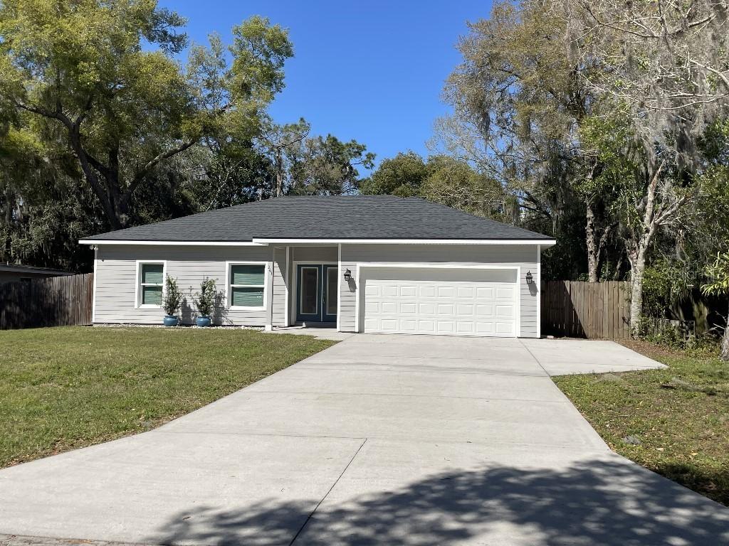 261 E 5th St., Chuluota, FL 32766