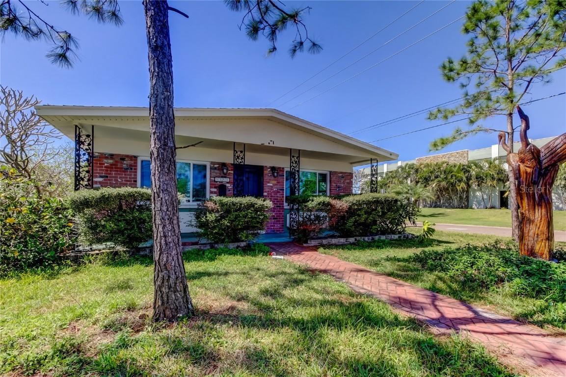 9346 2nd St., St Petersburg, FL 33702