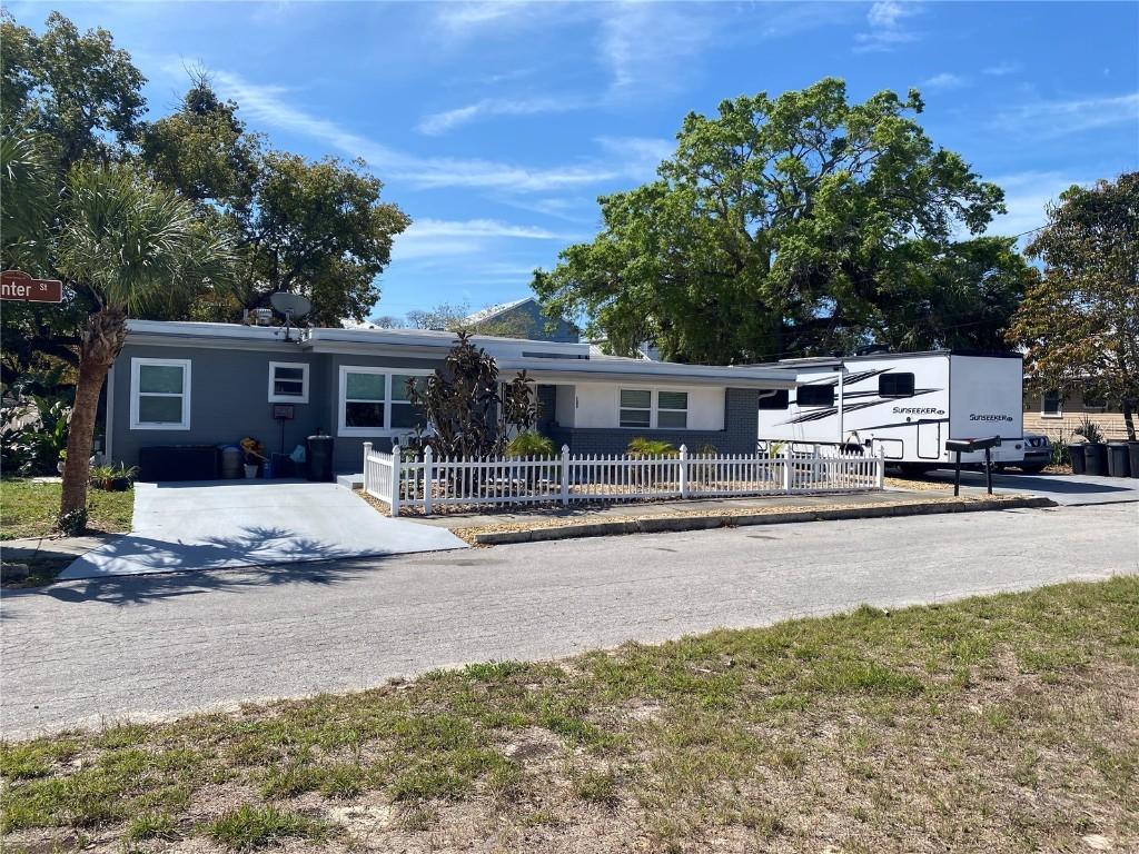 126 E Center St., Tarpon Springs, FL 34689