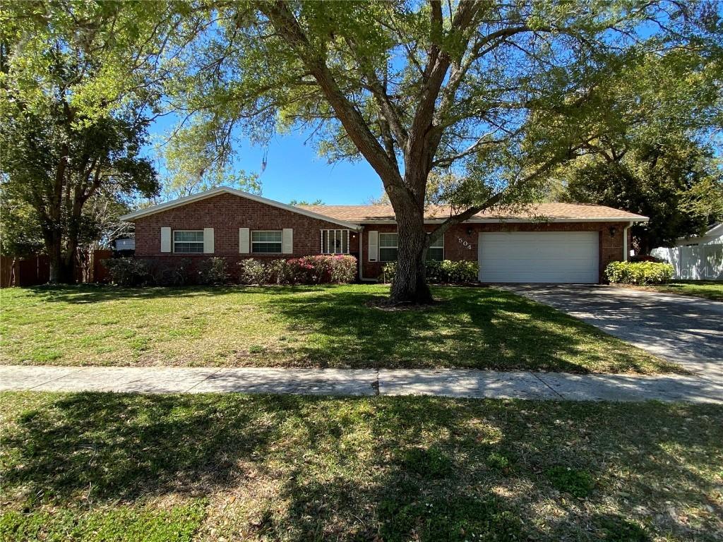 504 Carriage Hills Dr., Temple Terrace, FL 33617