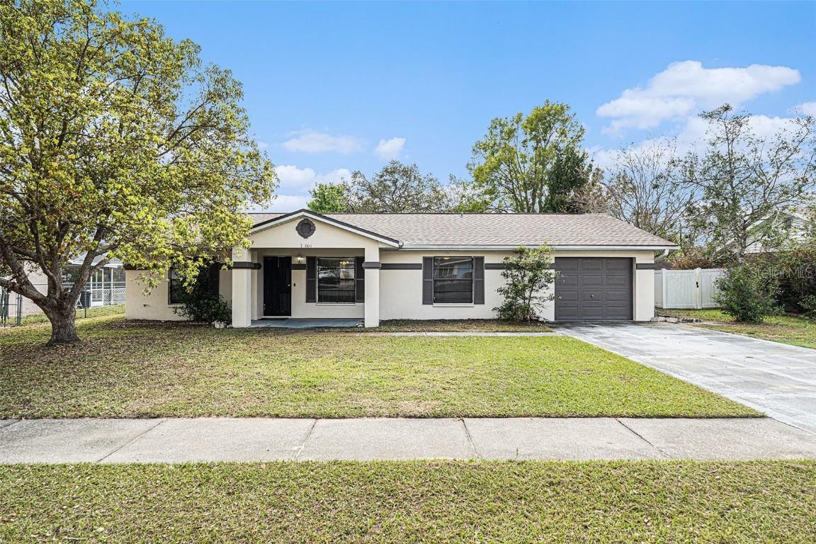 38604 Camden Ave., Zephyrhills, FL 33540