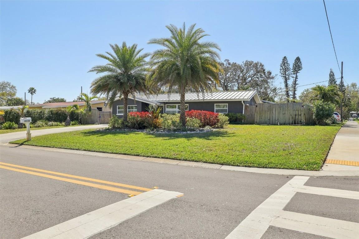 10194 65th Ave., Seminole, FL 33772