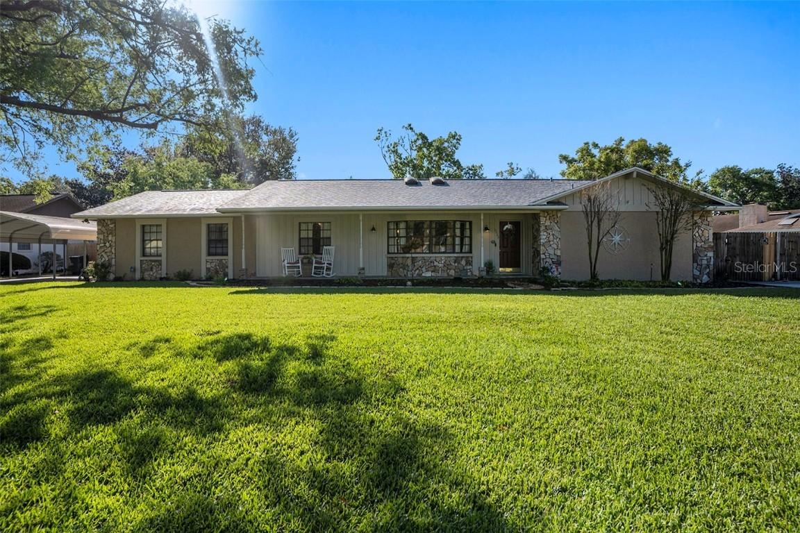 2208 Parkwood Dr., Valrico, FL 33594