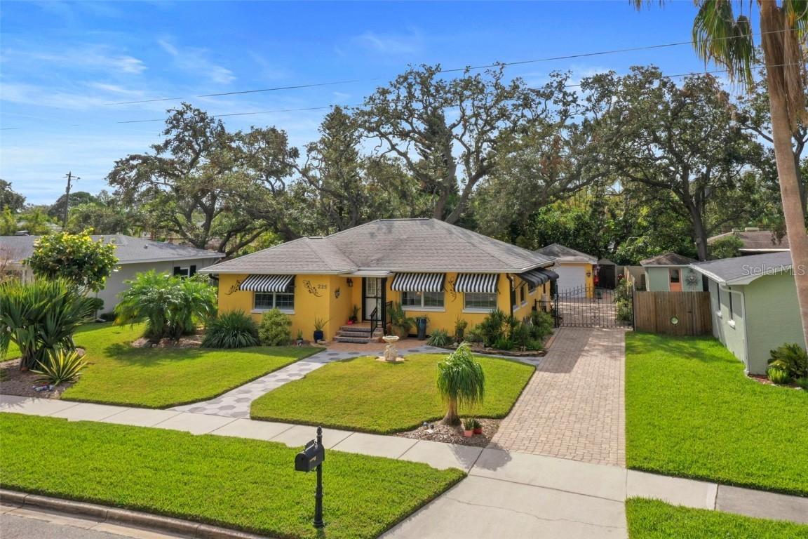 225 Garden Cir., Dunedin, FL 34698
