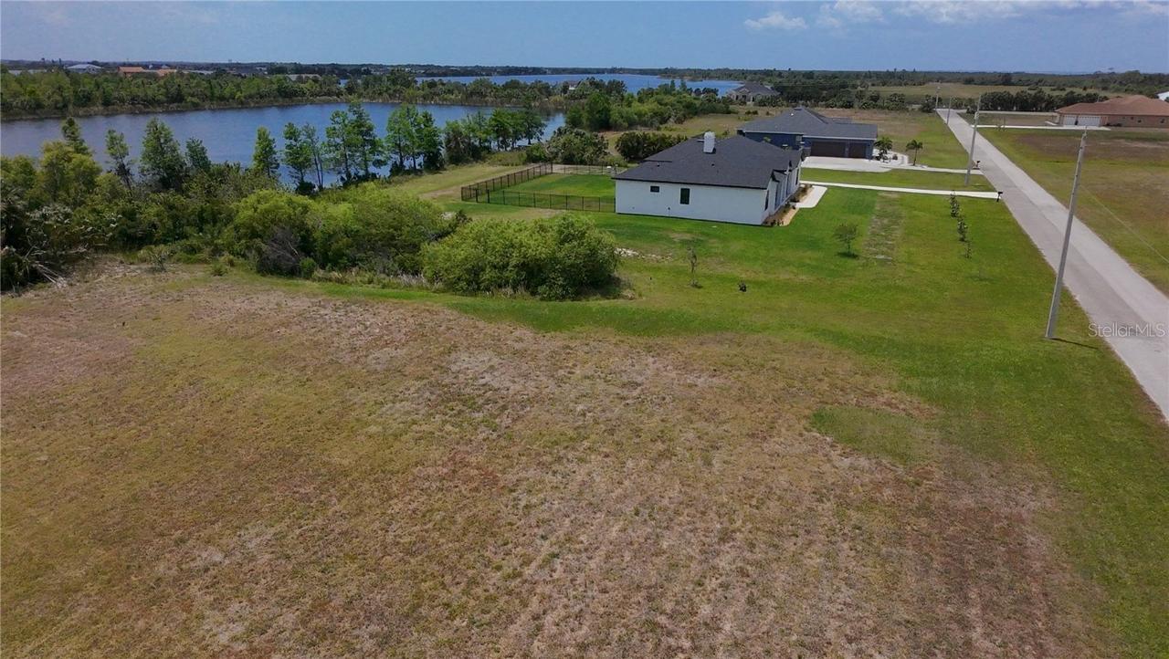 Smilodon Tr., Ruskin, FL 33570