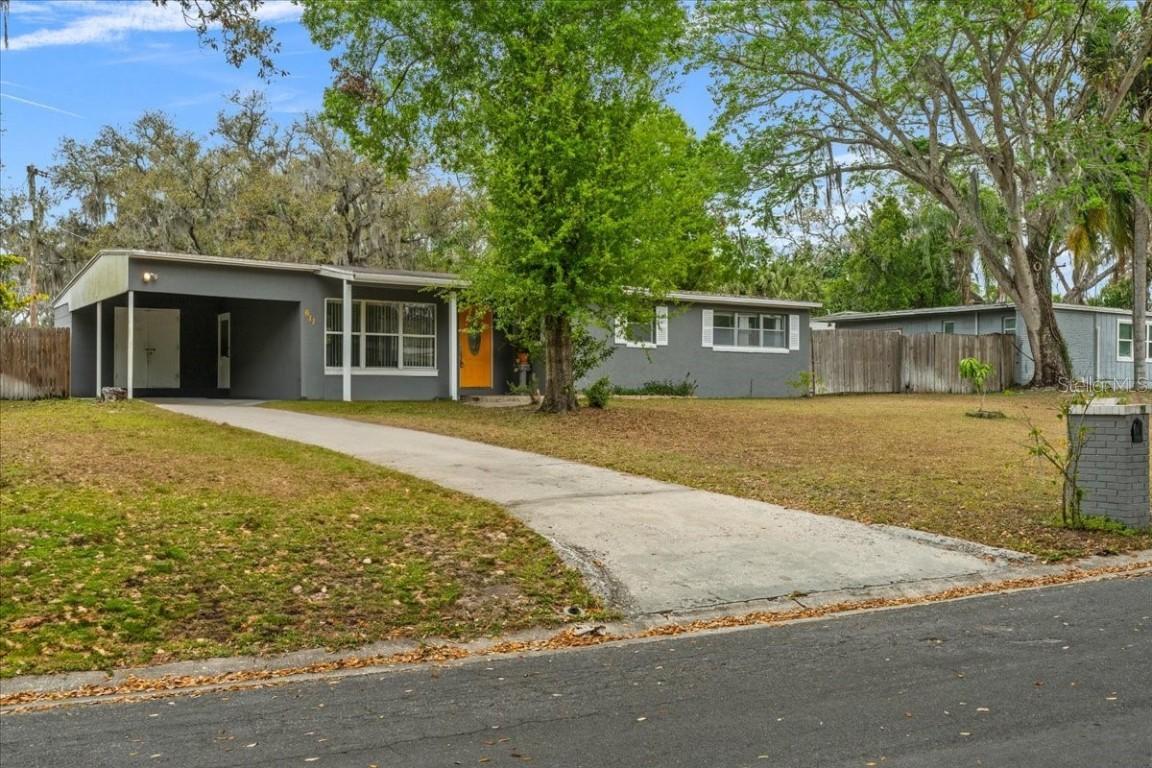 611 E River Dr., Temple Terrace, FL 33617