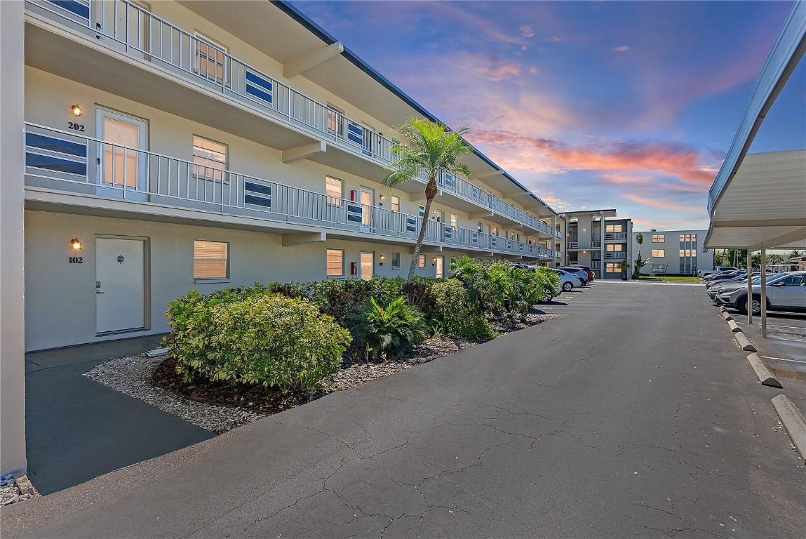 9940 47th Ave. #210, St Petersburg, FL 33708