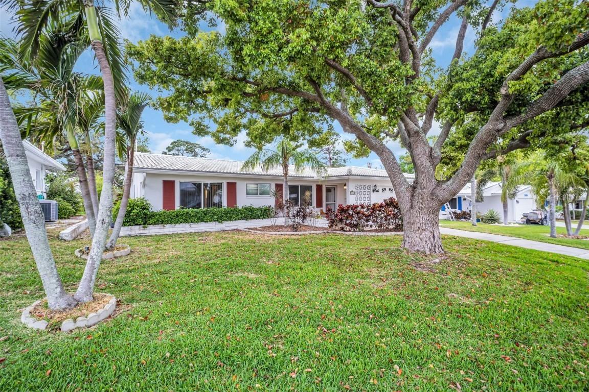 9082 141st St., Seminole, FL 33776