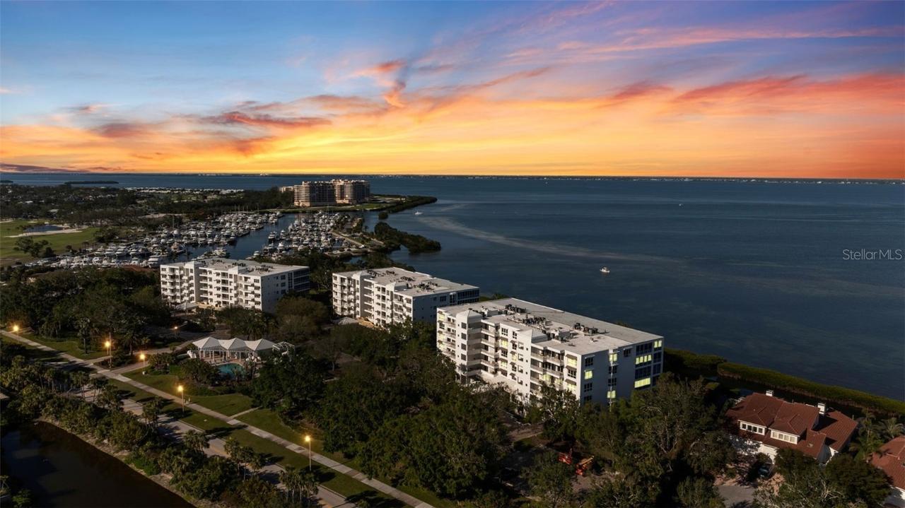 2410 Harbourside Dr. #142, Longboat Key, FL 34228