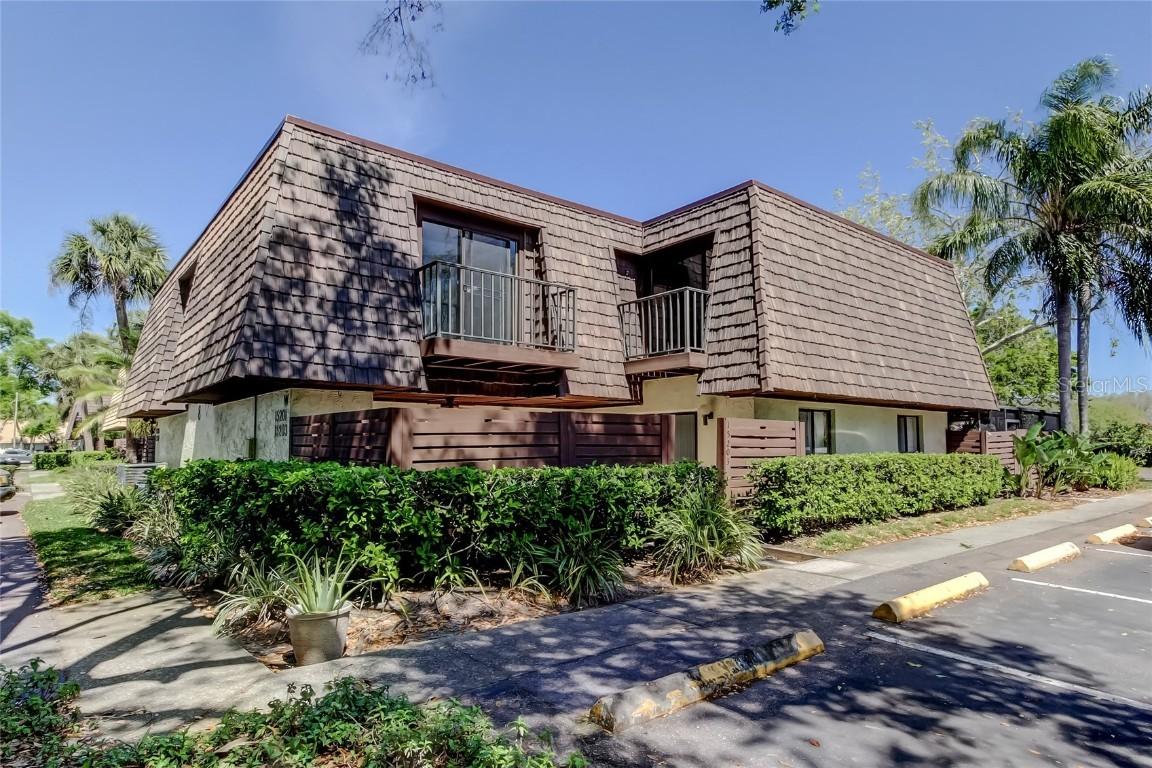 15203 W Pond Woods Dr, Tampa, FL 33618