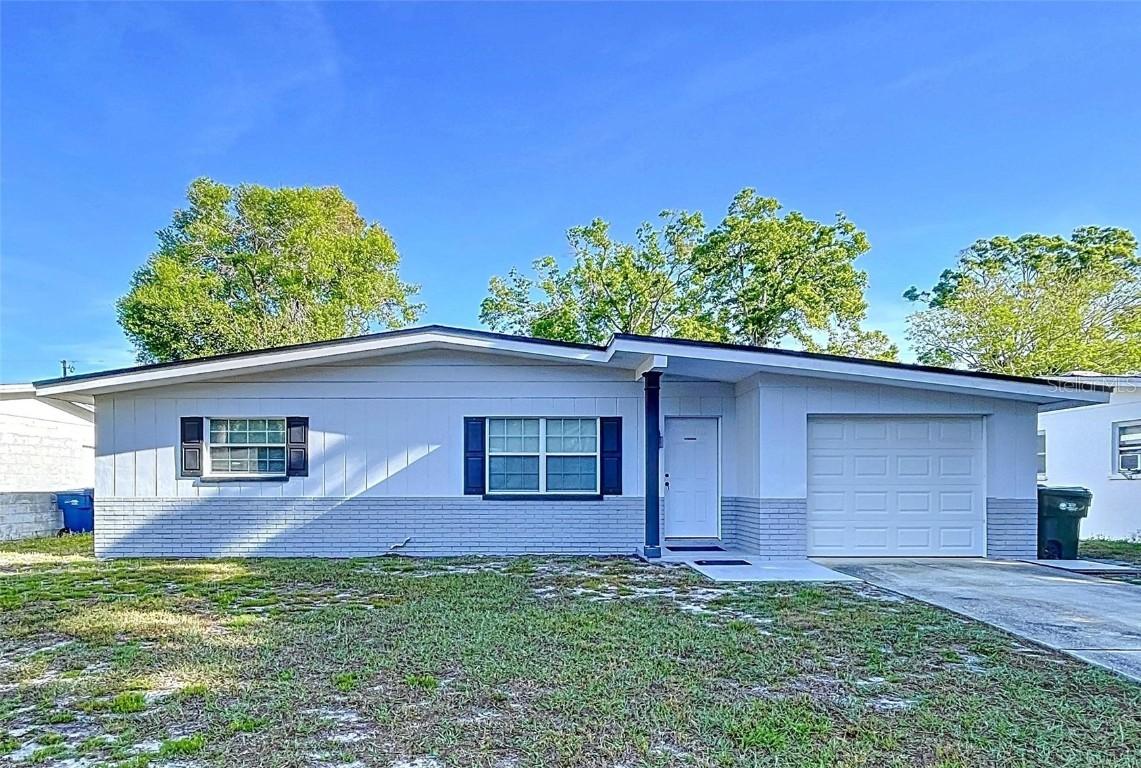 910 Lakeside Dr., Largo, FL 33778