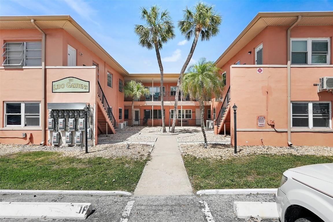 121 46th Ave. #2H, St Pete Beach, FL 33706