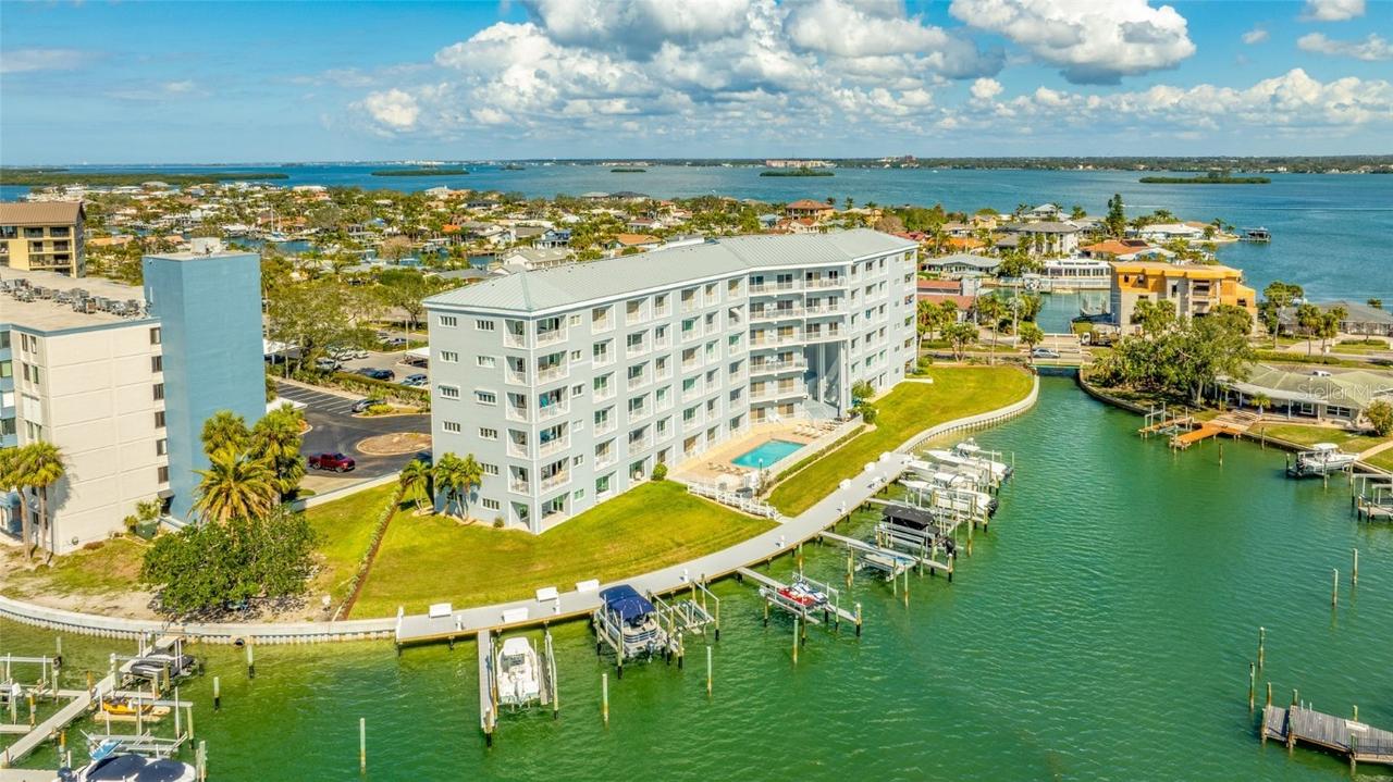 610 Island Way Way #302, Clearwater Beach, FL 33767