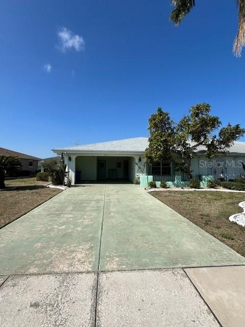 315 Green Manor Dr., Sun City Center, FL 33573