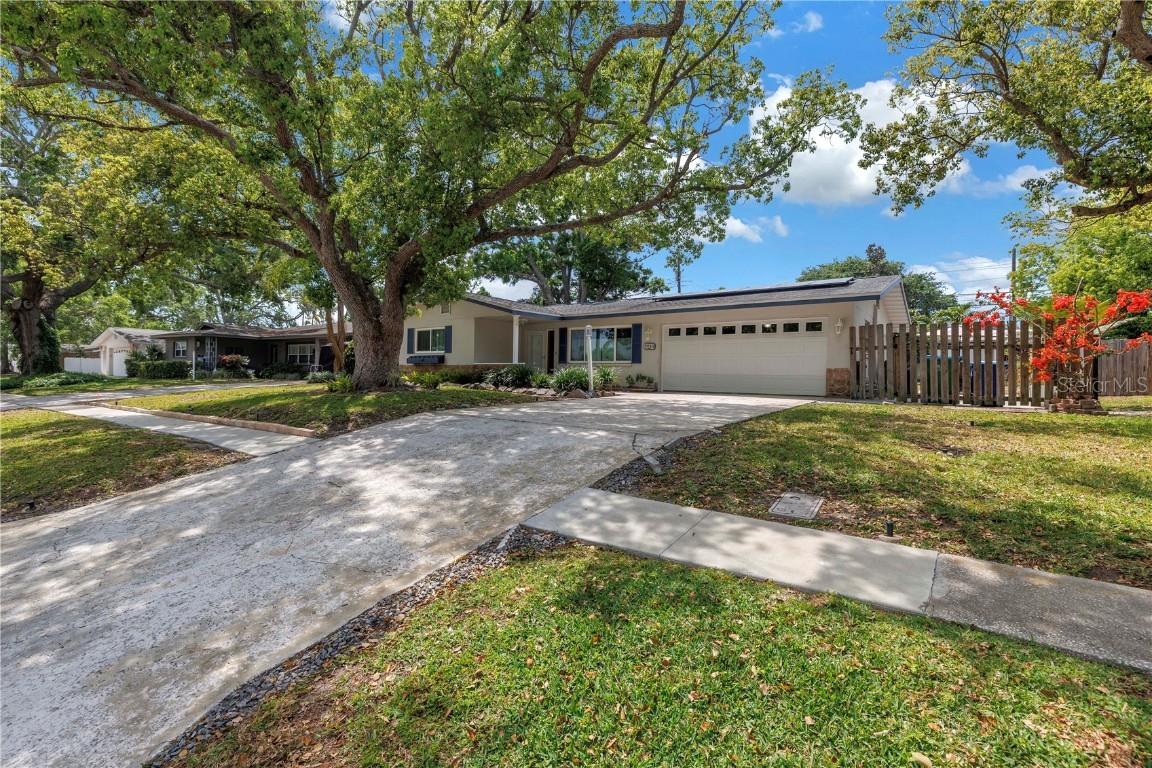 9044 Lynwood Dr., Seminole, FL 33772