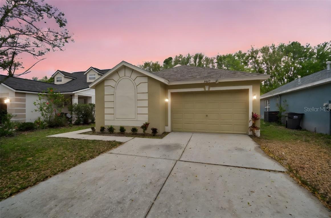7423 Oxford Garden Cir., Apollo Beach, FL 33572