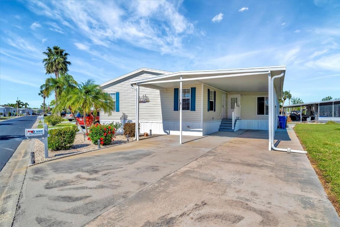 109 W Saint Lucia Loop, Apollo Beach, FL 33572
