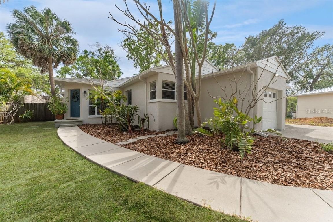 6215 Sanders Dr., Tampa, FL 33611
