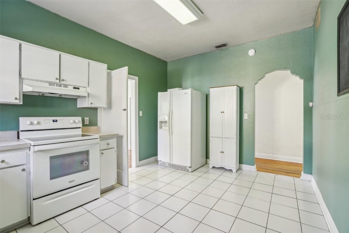 933 E Shadowlawn Ave., Tampa, FL 33603