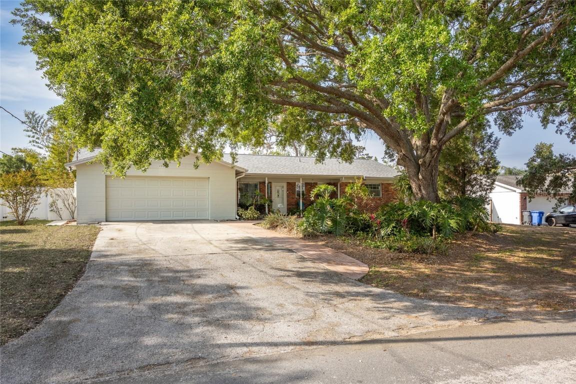 103 W Anglewood Dr., Brandon, FL 33511
