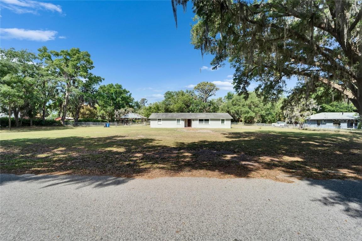 8211 Edison Rd., Lithia, FL 33547
