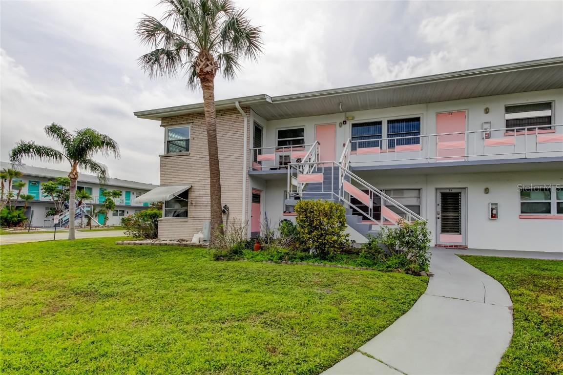 5876 21st St. #10, St Petersburg, FL 33714