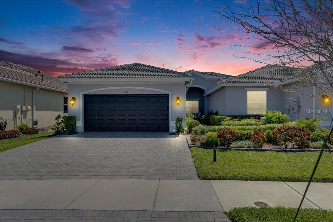 4734 Avila Lakes Dr., Wimauma, FL 33598