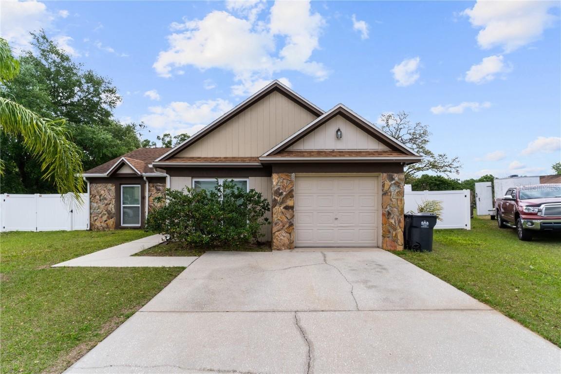217 Regal Park Dr., Valrico, FL 33594