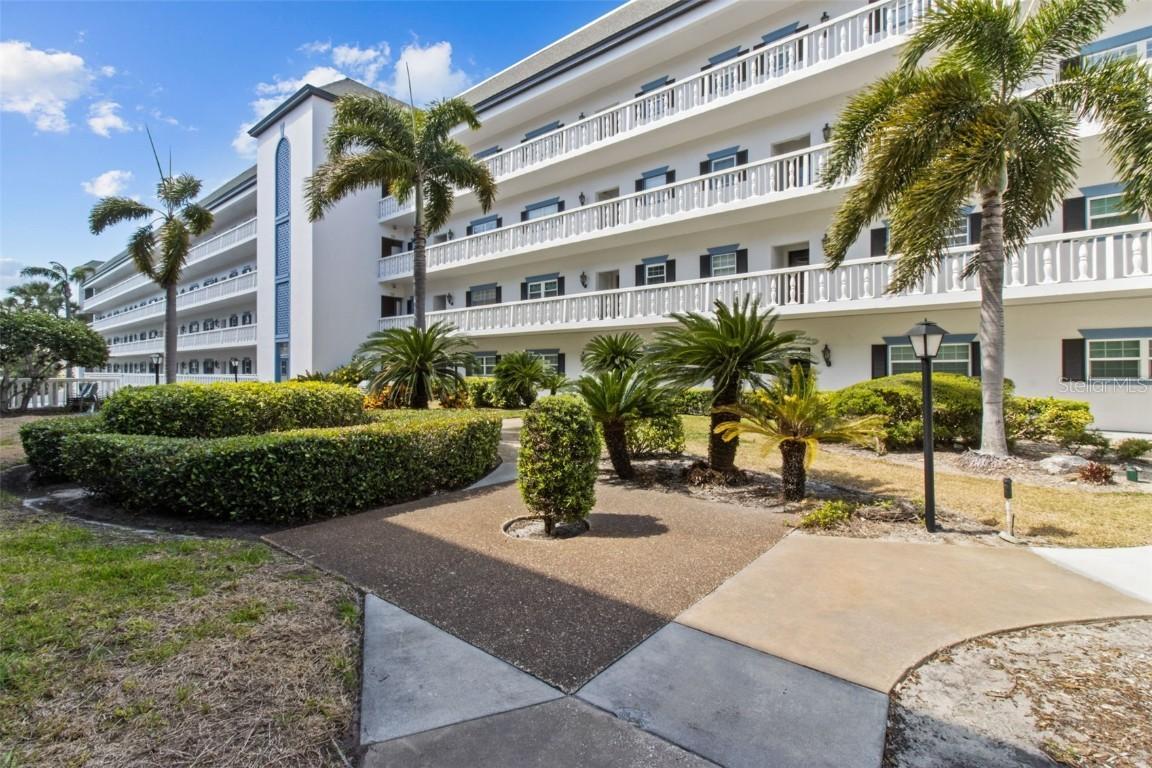 131 Bluff View Dr. #101, Belleair Bluffs, FL 33770