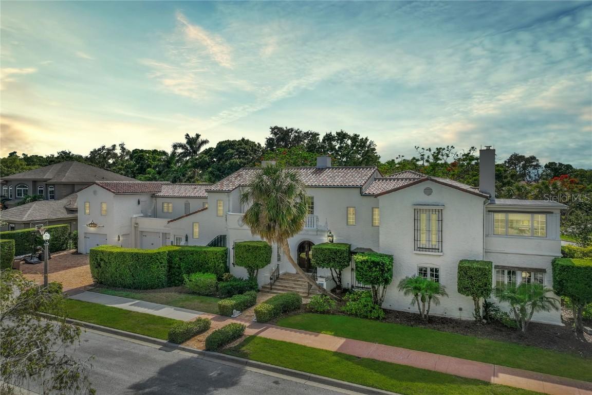 1102 Palm View Ave., Belleair, FL 33756