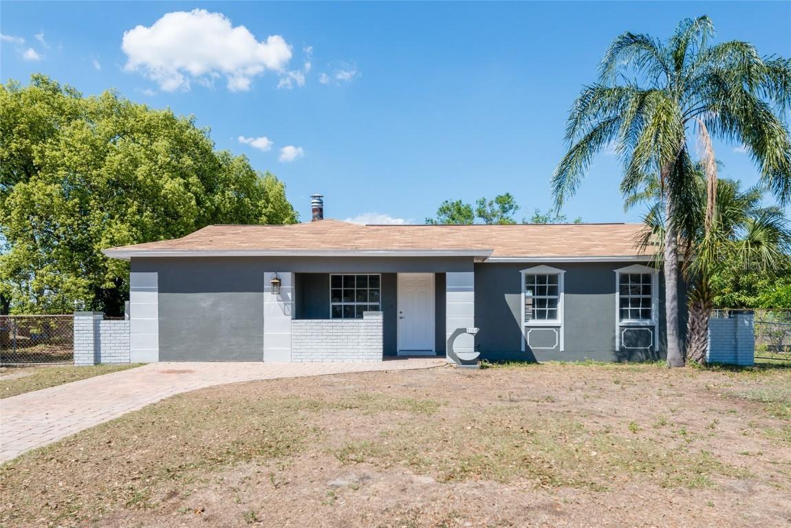 2104 Valleybrook Ave., Valrico, FL 33594