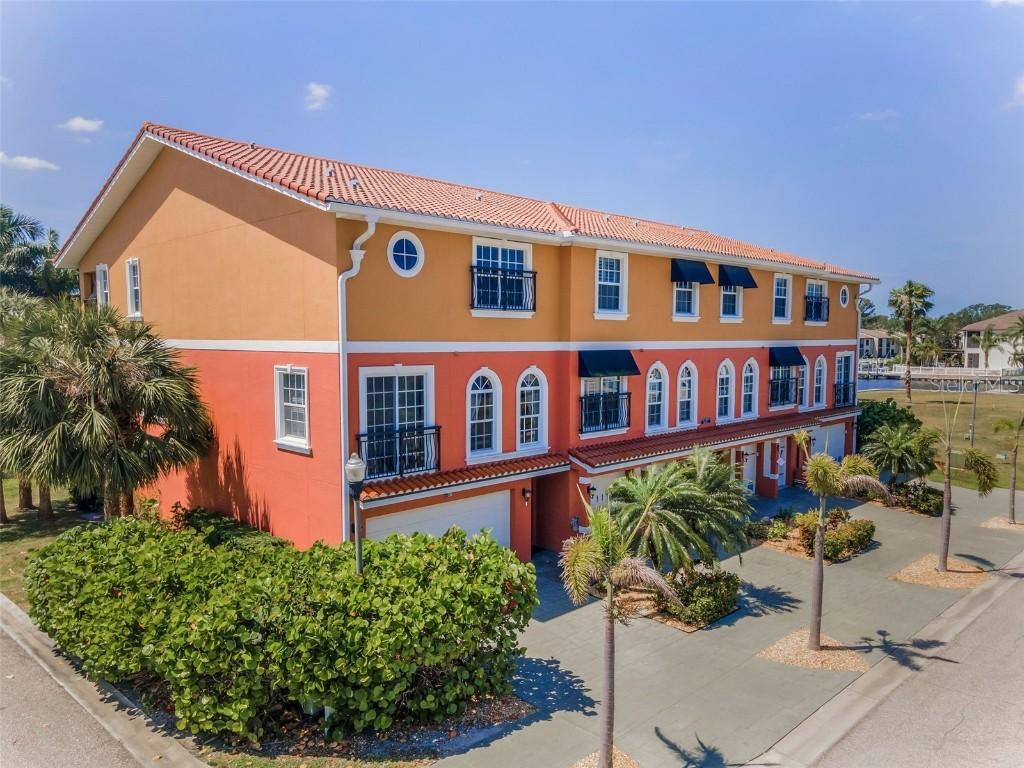 47 W Morgan St., Tarpon Springs, FL 34689