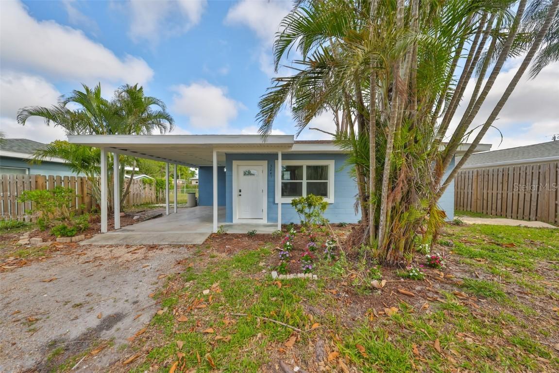 3241 Williamsburg St., Sarasota, FL 34231